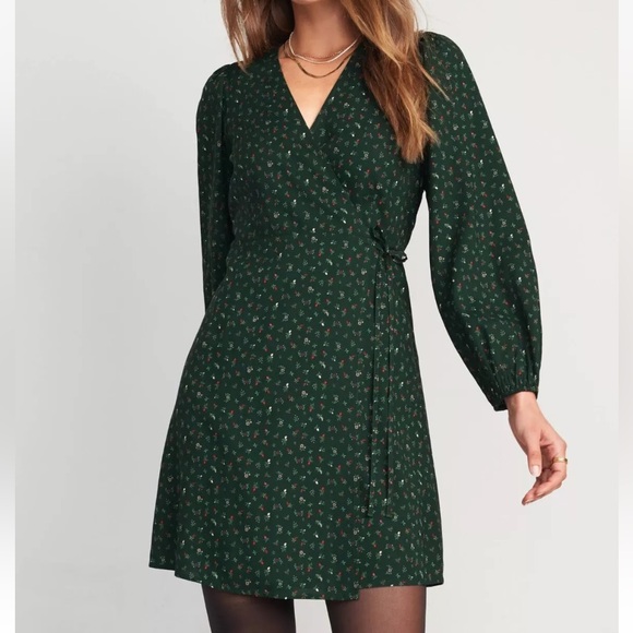 Old Navy Dresses & Skirts - Green Floral Wrap Dress